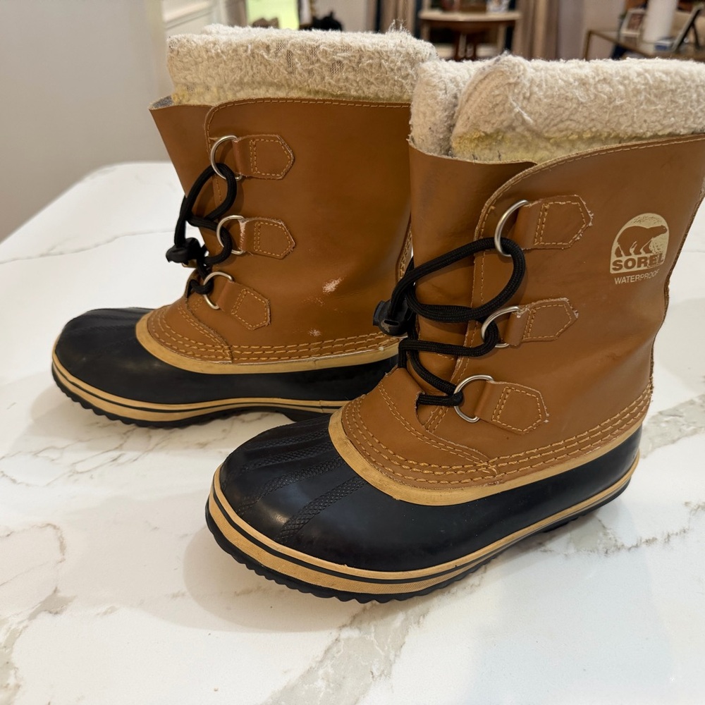 Youth Sorel Black and Brown Winter Boots